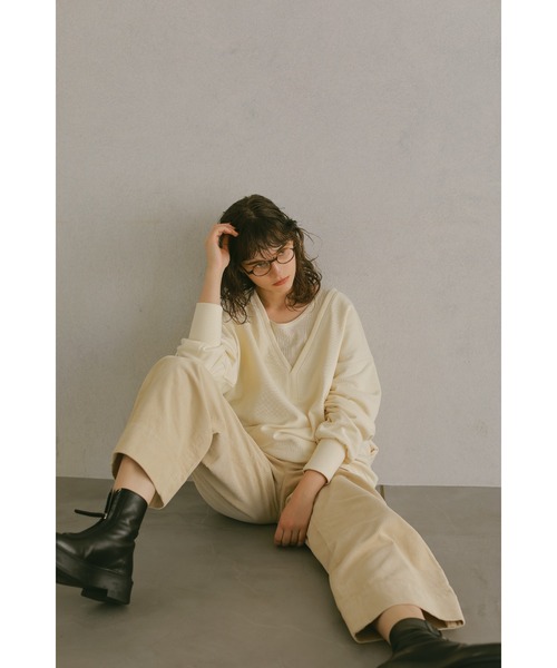 LA PEAU DE GEM（ラポドゥジェム）の「【LA PEAU DE GEM】plunging 2way roomy sweat（スウェット・レディース・ベージュ/グレー/アイボリー・FREE）」の13枚目の写真