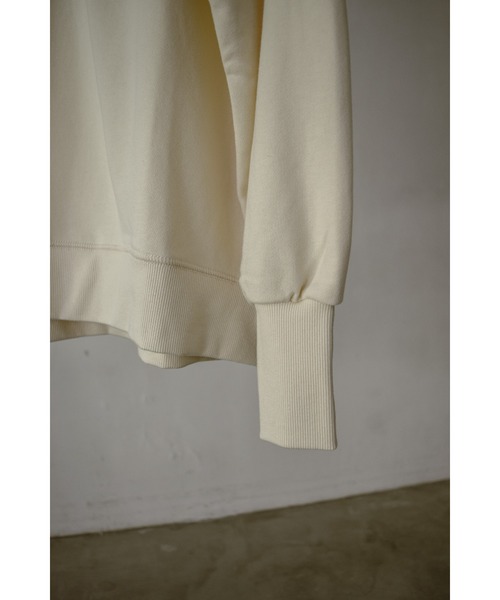 LA PEAU DE GEM（ラポドゥジェム）の「【LA PEAU DE GEM】plunging 2way roomy sweat（スウェット・レディース・ベージュ/グレー/アイボリー・FREE）」の15枚目の写真