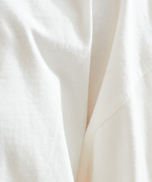 abahouse mavie（アバハウスマヴィ）の「バックロゴロンＴ（Tシャツ/カットソー・レディース・ホワイト/グレイッシュベージュ・フリー）」の17枚目の写真