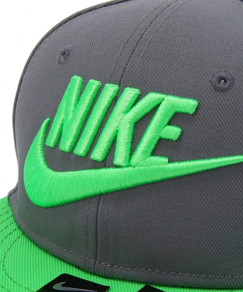green label relaxing（グリーンレーベルリラクシング）の「NIKEフューチュラキャップ（キャップ・キッズ・ブラック/グレー/ターコイズブルー・フリー）」の6枚目の写真