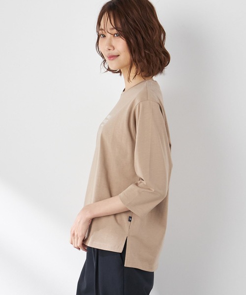 Petit Honfleur(プチオンフルール)の「オーガニックコットンロゴプリントTシャツ(Tシャツ/カットソー・レディース・アイボリー/ベージュ/ブラック・M/L)」の5枚目の写真