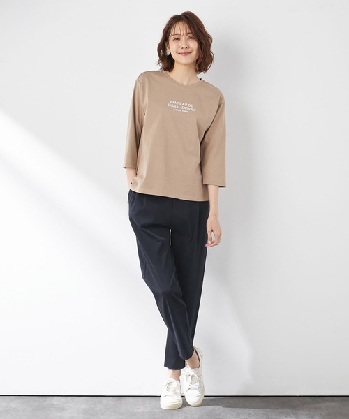 Petit Honfleur(プチオンフルール)の「オーガニックコットンロゴプリントTシャツ(Tシャツ/カットソー・レディース・アイボリー/ベージュ/ブラック・M/L)」の4枚目の写真
