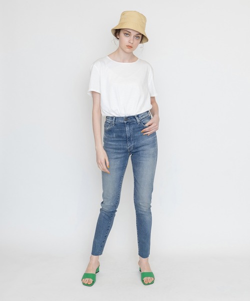 Levi's(リーバイス)の「LEVI'S(R) MADE&CRAFTED(R) OPEN NECK Tシャツ CLOUD DANCER(Tシャツ/カットソー・レディース・マルチ・S/M/XS)」の5枚目の写真
