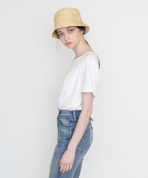 Levi's(リーバイス)の「LEVI'S(R) MADE&CRAFTED(R) OPEN NECK Tシャツ CLOUD DANCER(Tシャツ/カットソー・レディース・マルチ・S/M/XS)」の2枚目の写真