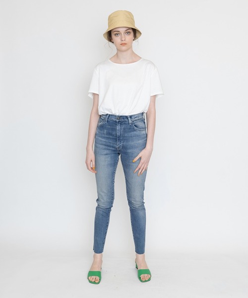 Levi's(リーバイス)の「LEVI'S(R) MADE&CRAFTED(R) OPEN NECK Tシャツ CLOUD DANCER(Tシャツ/カットソー・レディース・マルチ・S/M/XS)」の6枚目の写真