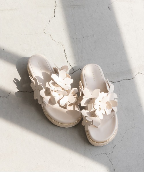 RANDA(ランダ)の「ストレスフリー/フラワーパーツスポーツサンダル(サンダル・レディース・ブルー/アイボリー・LL/S/M/L)」の5枚目の写真