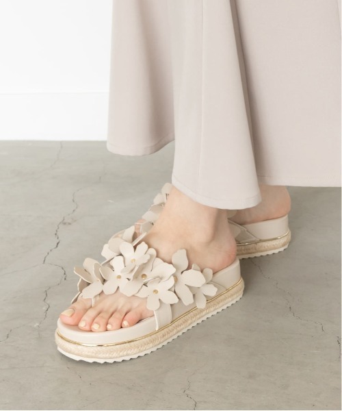 RANDA(ランダ)の「ストレスフリー/フラワーパーツスポーツサンダル(サンダル・レディース・ブルー/アイボリー・LL/S/M/L)」の6枚目の写真