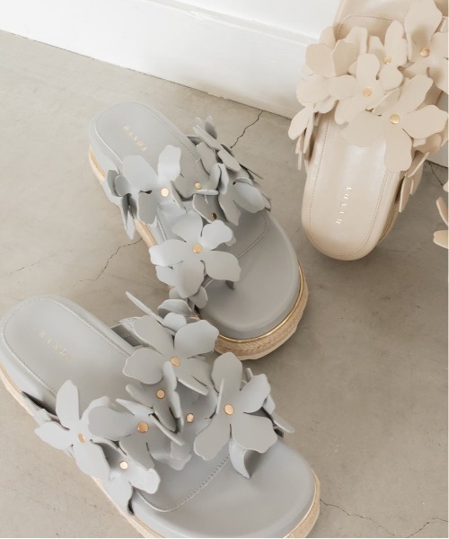 RANDA(ランダ)の「ストレスフリー/フラワーパーツスポーツサンダル(サンダル・レディース・ブルー/アイボリー・LL/S/M/L)」の4枚目の写真