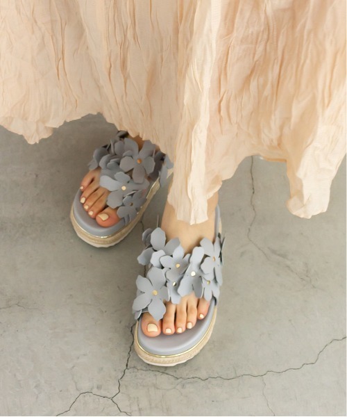 RANDA(ランダ)の「ストレスフリー/フラワーパーツスポーツサンダル(サンダル・レディース・ブルー/アイボリー・LL/S/M/L)」の7枚目の写真