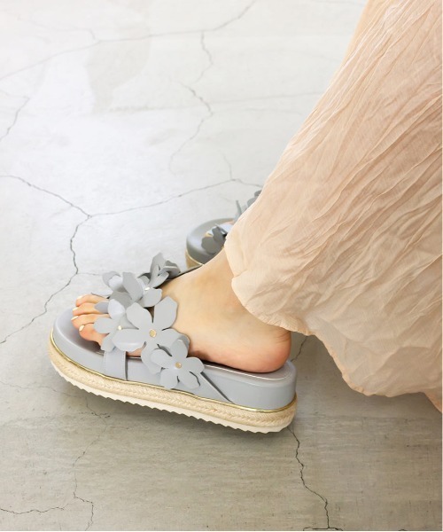 RANDA(ランダ)の「ストレスフリー/フラワーパーツスポーツサンダル(サンダル・レディース・ブルー/アイボリー・LL/S/M/L)」の8枚目の写真