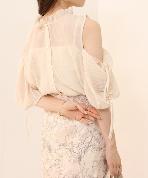 one after another NICE CLAUP(ワンアフターアナザーナイスクラップ)の「肩リボンマルチウェイブラウス(シャツ/ブラウス・レディース・オフホワイト/ブラック/ベージュ系その他/ドット/ベージュ系その他2・FREE)」の7枚目の写真