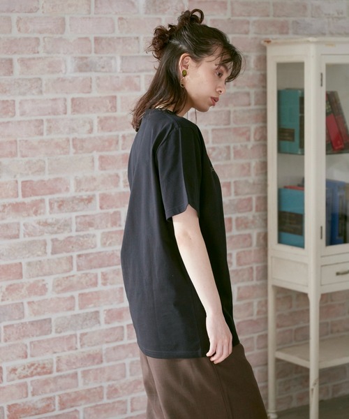 INED CLARO(イネドクラロ)の「【別注アイテム】プリントTシャツ《blueserge》(Tシャツ/カットソー・レディース・ホワイト/ブラック・フリー)」の5枚目の写真