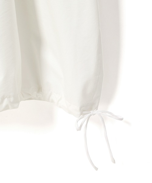 ADAM ET ROPE'（アダムエロペ）の「【missing you already】SQUAREｰNECK TUCKED DRESS（ワンピース・レディース・ホワイト・FREE）」の6枚目の写真