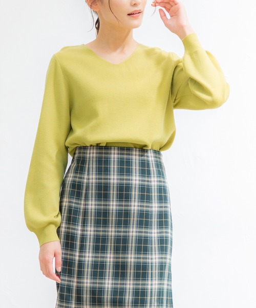 Honeys（ハニーズ）の「抗菌Ｖネックニット（ニット/セーター・レディース・モカ/ブラック/アイボリー/グリーン/イエロー×グリーン/ブルー/ネイビー/レッド・L/LL/S/M）」の8枚目の写真