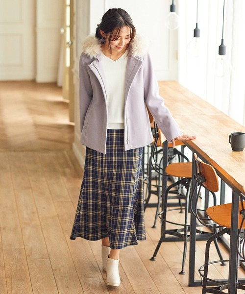 Honeys（ハニーズ）の「抗菌Ｖネックニット（ニット/セーター・レディース・モカ/ブラック/アイボリー/グリーン/イエロー×グリーン/ブルー/ネイビー/レッド・L/LL/S/M）」の9枚目の写真