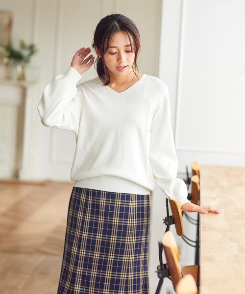 Honeys（ハニーズ）の「抗菌Ｖネックニット（ニット/セーター・レディース・モカ/ブラック/アイボリー/グリーン/イエロー×グリーン/ブルー/ネイビー/レッド・L/LL/S/M）」の10枚目の写真