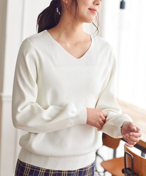 Honeys（ハニーズ）の「抗菌Ｖネックニット（ニット/セーター・レディース・モカ/ブラック/アイボリー/グリーン/イエロー×グリーン/ブルー/ネイビー/レッド・L/LL/S/M）」の11枚目の写真