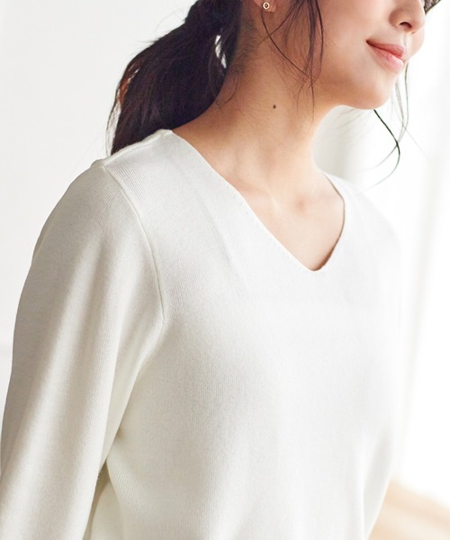 Honeys（ハニーズ）の「抗菌Ｖネックニット（ニット/セーター・レディース・モカ/ブラック/アイボリー/グリーン/イエロー×グリーン/ブルー/ネイビー/レッド・L/LL/S/M）」の12枚目の写真