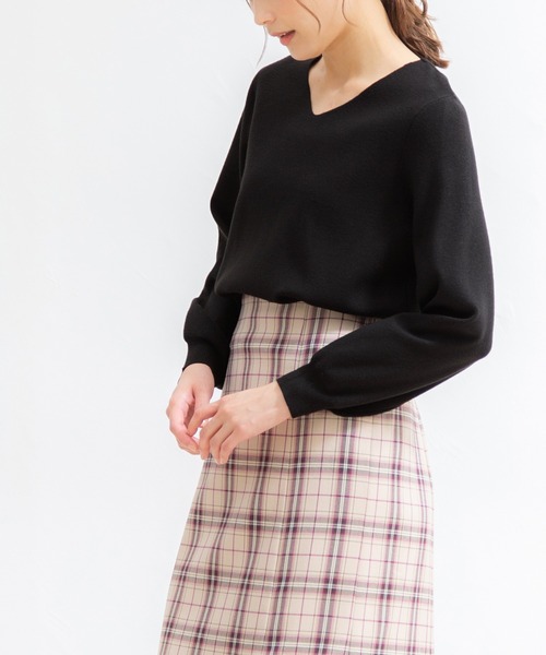 Honeys（ハニーズ）の「抗菌Ｖネックニット（ニット/セーター・レディース・モカ/ブラック/アイボリー/グリーン/イエロー×グリーン/ブルー/ネイビー/レッド・L/LL/S/M）」の16枚目の写真