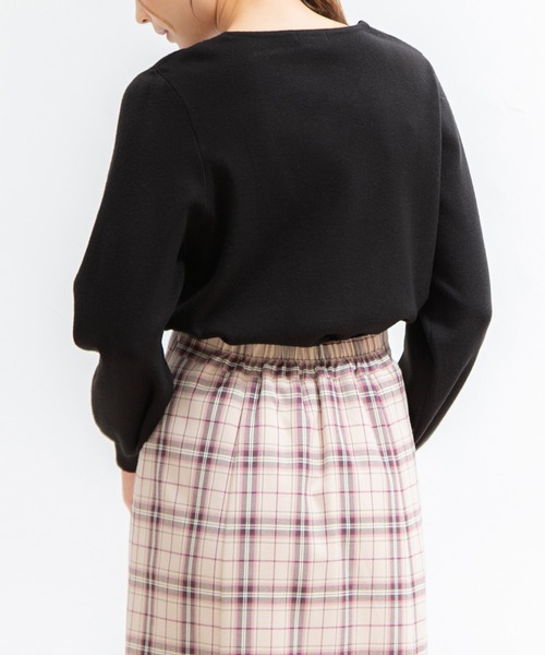 Honeys（ハニーズ）の「抗菌Ｖネックニット（ニット/セーター・レディース・モカ/ブラック/アイボリー/グリーン/イエロー×グリーン/ブルー/ネイビー/レッド・L/LL/S/M）」の17枚目の写真