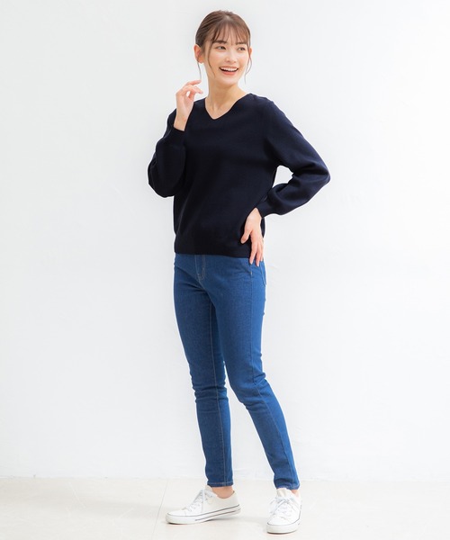 Honeys（ハニーズ）の「抗菌Ｖネックニット（ニット/セーター・レディース・モカ/ブラック/アイボリー/グリーン/イエロー×グリーン/ブルー/ネイビー/レッド・L/LL/S/M）」の18枚目の写真