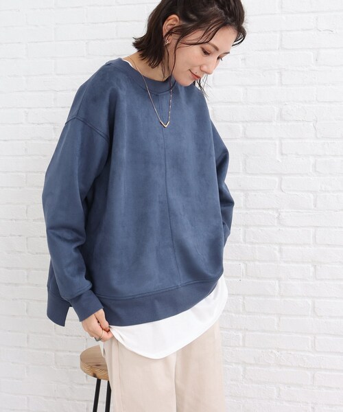 SHOO・LA・RUE（シューラルー）の「◆サイドにスリット入りで抜け感あり！スエード調トップス（Tシャツ/カットソー・レディース・ブルー/ブラック/アイボリー/ピンク系/ベージュ・00）」の5枚目の写真