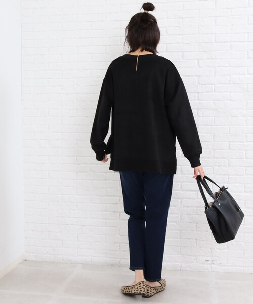 SHOO・LA・RUE（シューラルー）の「◆サイドにスリット入りで抜け感あり！スエード調トップス（Tシャツ/カットソー・レディース・ブルー/ブラック/アイボリー/ピンク系/ベージュ・00）」の8枚目の写真