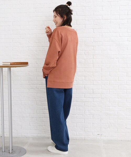 SHOO・LA・RUE（シューラルー）の「◆サイドにスリット入りで抜け感あり！スエード調トップス（Tシャツ/カットソー・レディース・ブルー/ブラック/アイボリー/ピンク系/ベージュ・00）」の16枚目の写真