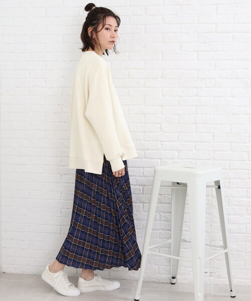 SHOO・LA・RUE（シューラルー）の「◆サイドにスリット入りで抜け感あり！スエード調トップス（Tシャツ/カットソー・レディース・ブルー/ブラック/アイボリー/ピンク系/ベージュ・00）」の21枚目の写真