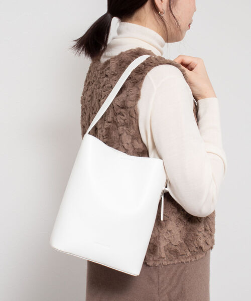 NOLLEY’S Sophi（ノーリーズソフィ）の「メタルマンテルワンハンドルバッグS（トートバッグ・レディース・ホワイト/グレー/サックスブルー/ピンクベージュ・FREE）」の7枚目の写真