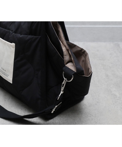 reca（レカ）の「ウェーブキルトワイド2wayトート（トートバッグ・レディース・ブラック/カーキ/ベージュ・ONE SIZE）」の21枚目の写真