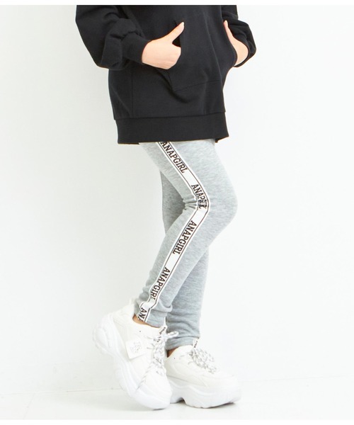ANAP GiRL(アナップガール)の「ラインテープ裏シャギーレギンス(レギンス/スパッツ・キッズ・ブラック/ライトグレー・XS/S/M)」の1枚目の写真