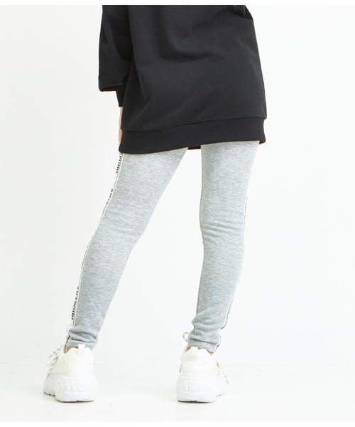 ANAP GiRL(アナップガール)の「ラインテープ裏シャギーレギンス(レギンス/スパッツ・キッズ・ブラック/ライトグレー・XS/S/M)」の9枚目の写真