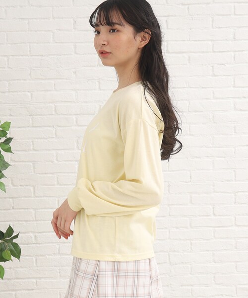 PINK-latte（ピンクラテ）の「◆【130cmサイズあり】定番人気商品♪ガーリーロゴロンT（Tシャツ/カットソー・キッズ・オフホワイト/サックスブルー/チャコールグレー/レモンイエロー・13/14/16/15 ）」の6枚目の写真