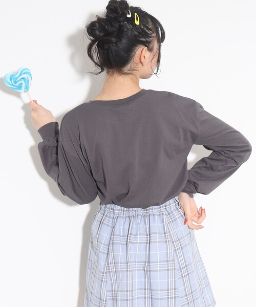 PINK-latte（ピンクラテ）の「◆【130cmサイズあり】定番人気商品♪ガーリーロゴロンT（Tシャツ/カットソー・キッズ・オフホワイト/サックスブルー/チャコールグレー/レモンイエロー・13/14/16/15 ）」の17枚目の写真