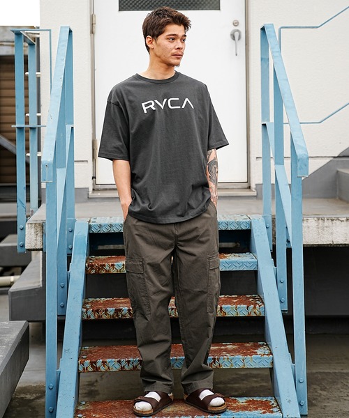 RVCA（ルーカ）の「【ムラサキスポーツ別注】RVCA/ルーカ バックプリントTシャツ クルーネックT/ルーズシルエット ロゴT/ピグメント加工 BD041-P21（Tシャツ/カットソー・メンズ・ダークオリーブ/スミクロ/ブラック/ホワイト・L/M/XL）」の19枚目の写真