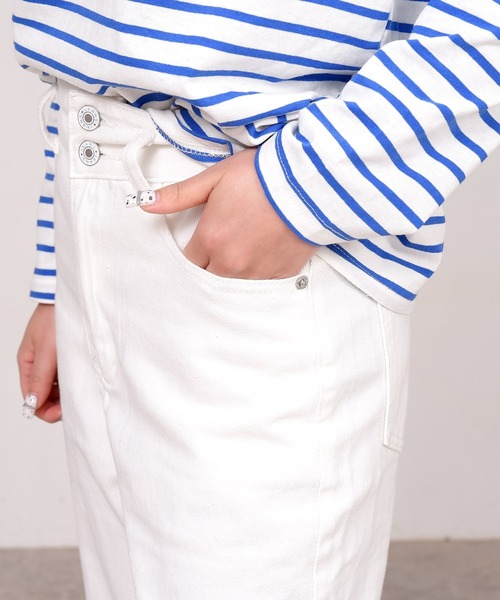 DAY CLOSET（デイ クローゼット）の「レディース スリットハイライズデニムパンツ（デニムパンツ・レディース・ホワイト/ブルー・M/L/S）」の4枚目の写真