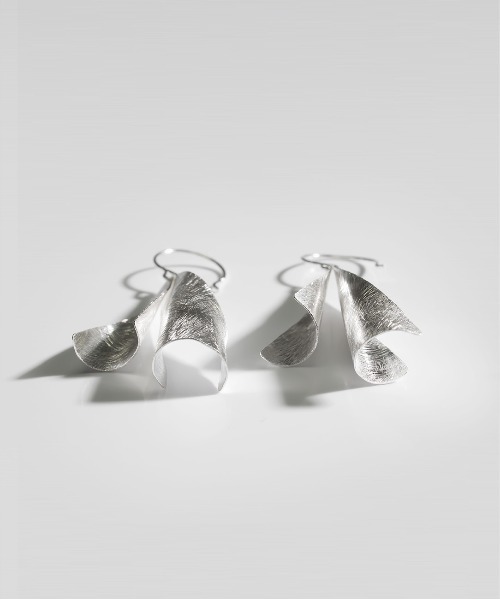 Ops.（オプス）の「大ぶり ピアス シルバー925 フックピアス Brizio  