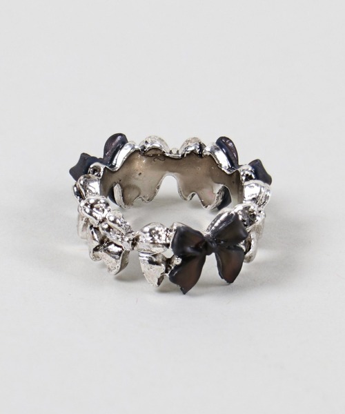 SPINNS(スピンズ)の「3Dリボンデザインデザイン(リング・レディース・ブラック/ホワイト/ピンク・13/ONESIZE)」の4枚目の写真