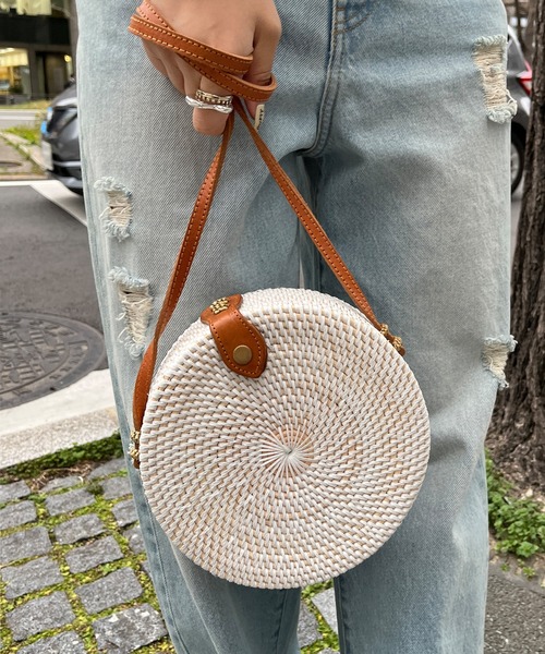 DouDou(ドゥドゥ)の「サークルラタンBAG(ショルダーバッグ・レディース・ホワイト/ブラック・FREE)」の7枚目の写真