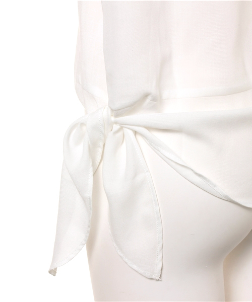 AZUL by moussy（アズールバイマウジー）の「サイド結びノースリPO（タンクトップ・レディース・オフホワイト/ネイビー・MEDIUM/SMALL）」の6枚目の写真