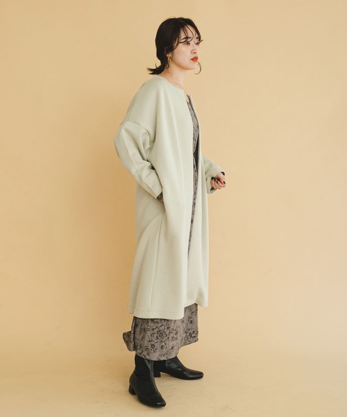 ITEMS URBANRESEARCH（アイテムズ アーバンリサーチ）の「ライトダンボールノーカラーコート（ノーカラーコート・レディース・チャコールグレー/ライトベージュ・FREE）」の3枚目の写真