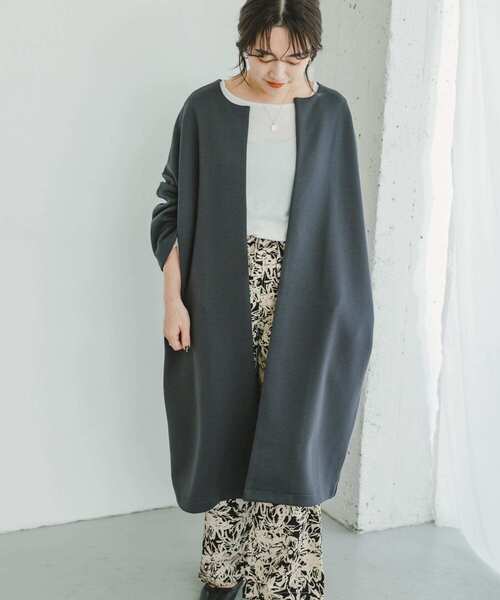 ITEMS URBANRESEARCH（アイテムズ アーバンリサーチ）の「ライトダンボールノーカラーコート（ノーカラーコート・レディース・チャコールグレー/ライトベージュ・FREE）」の4枚目の写真