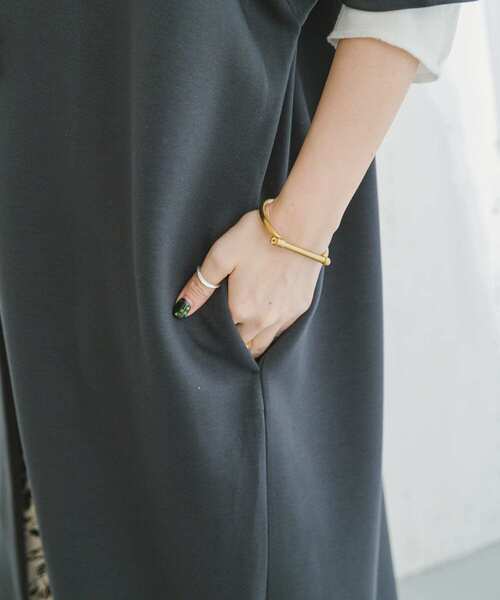 ITEMS URBANRESEARCH（アイテムズ アーバンリサーチ）の「ライトダンボールノーカラーコート（ノーカラーコート・レディース・チャコールグレー/ライトベージュ・FREE）」の14枚目の写真