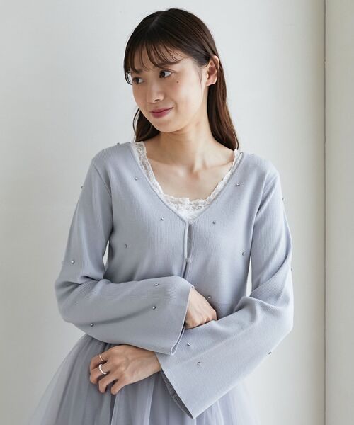 MAJESTIC LEGON(マジェスティックレゴン)の「リボンブローチセットビジューカーデ(カーディガン/ボレロ・レディース・ブラック/グレー/ピンク/ライトグリーン/アイボリー・MEDIUM)」の4枚目の写真