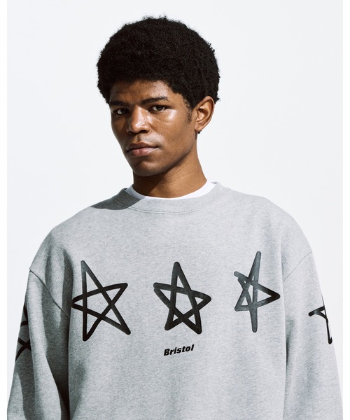 F.C.Real Bristol（エフシーレアルブリストル）の「STAR CREWNECK