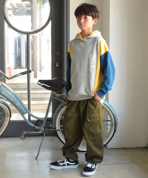 GLAZOS(グラソス)の「【毛玉になりにくい/しっかり素材】裏毛・縦切り替えプリントパーカー(パーカー・キッズ・ネイビー/ブラック/ホワイト・160cm/140cm/150cm/170cm)」の4枚目の写真