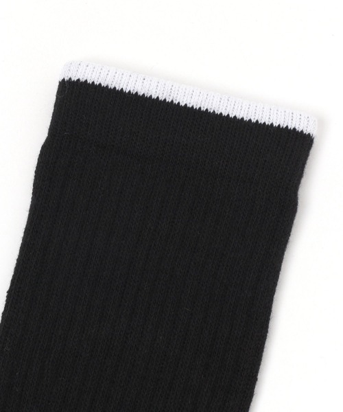 LAKOLE(ラコレ)の「イニシャル刺繍ソックス / 970303(ソックス/靴下・レディース・サンドグレー/ブラック/オフホワイト/ブルー・FREE)」の5枚目の写真