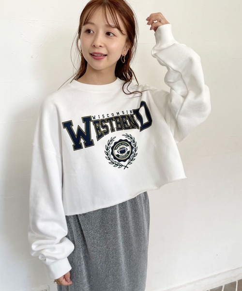 LOWRYS FARM(ローリーズファーム)の「アメフトカレッジショートLS 976829(スウェット・レディース・アイボリー/グレー/チャコールグレー/グリーン・FREE)」の9枚目の写真