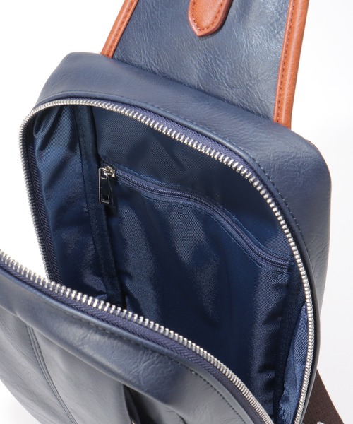 ikka（イッカ）の「GPレザータッチボディバッグ（ボディバッグ/ウエストポーチ・メンズ・ブラック/ダークブラウン/ネイビー・FREE）」の6枚目の写真